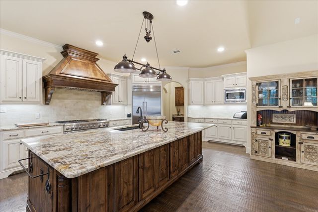 6751 Robinson Canyon Road, Aubrey, TX 76227