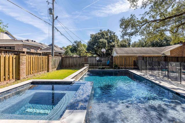 4843 Sweetbriar St, Baton Rouge, LA 70808