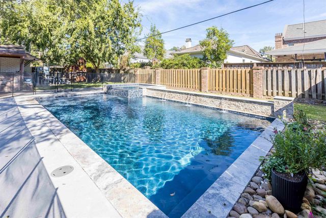 4843 Sweetbriar St, Baton Rouge, LA 70808