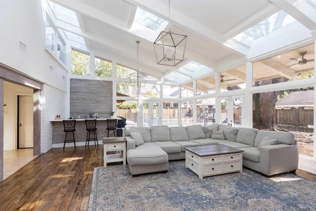 4843 Sweetbriar St, Baton Rouge, LA 70808