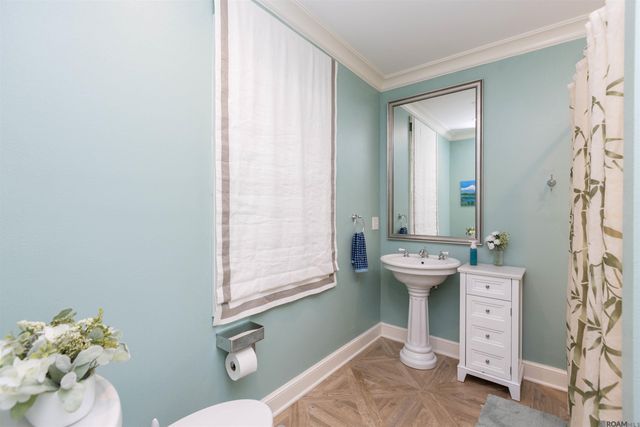 4843 Sweetbriar St, Baton Rouge, LA 70808