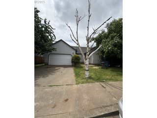 240 BRIDLEWOOD Ln, Woodburn, OR 97071