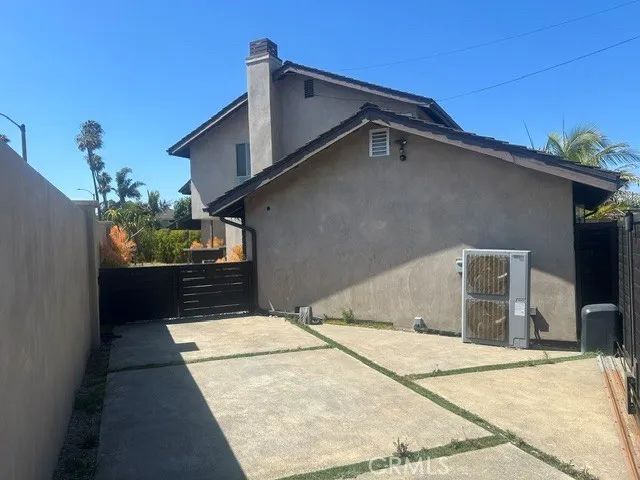 75 Adams Avenue, Huntington Beach, CA 92648