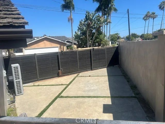 75 Adams Avenue, Huntington Beach, CA 92648