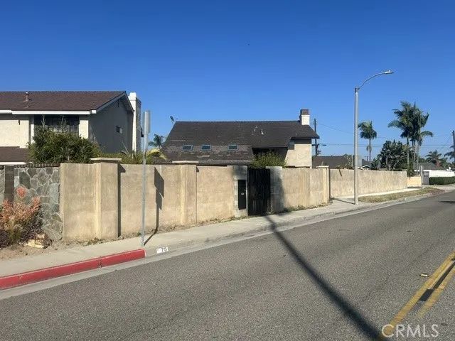 75 Adams Avenue, Huntington Beach, CA 92648