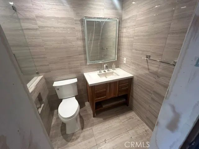 75 Adams Avenue, Huntington Beach, CA 92648