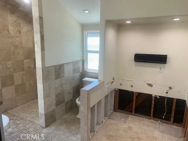75 Adams Avenue, Huntington Beach, CA 92648