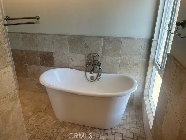 75 Adams Avenue, Huntington Beach, CA 92648