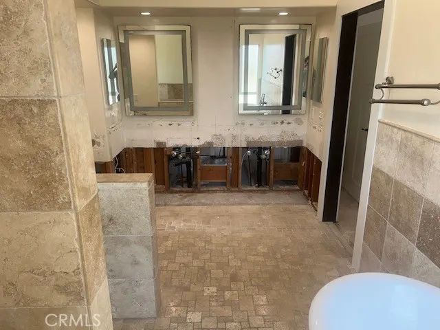 75 Adams Avenue, Huntington Beach, CA 92648