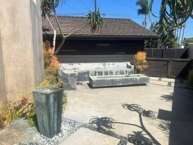 75 Adams Avenue, Huntington Beach, CA 92648