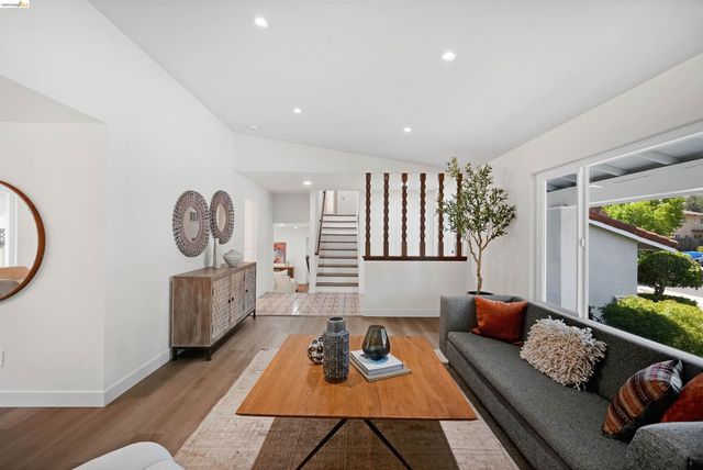 2704 Mohawk Cir, San Ramon, CA 94583