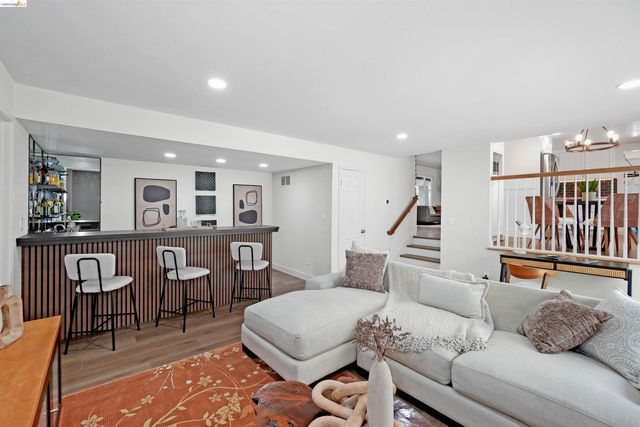 2704 Mohawk Cir, San Ramon, CA 94583
