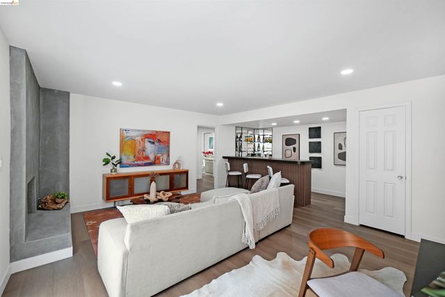 2704 Mohawk Cir, San Ramon, CA 94583
