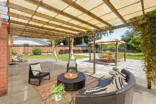 2704 Mohawk Cir, San Ramon, CA 94583