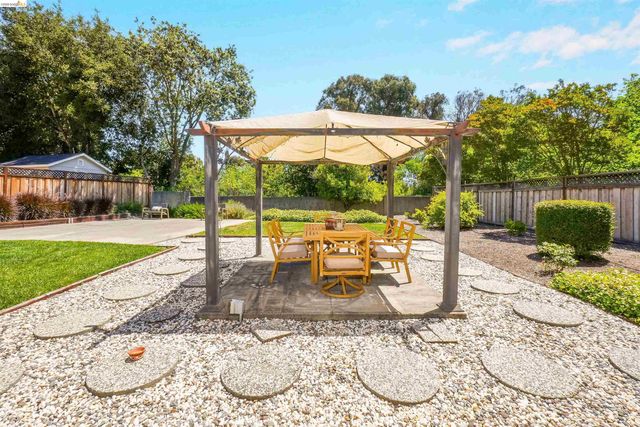2704 Mohawk Cir, San Ramon, CA 94583