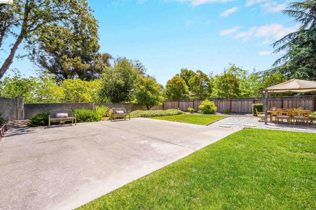 2704 Mohawk Cir, San Ramon, CA 94583