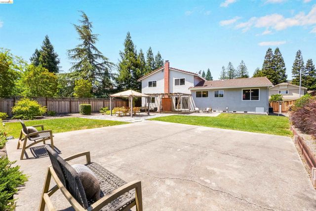 2704 Mohawk Cir, San Ramon, CA 94583