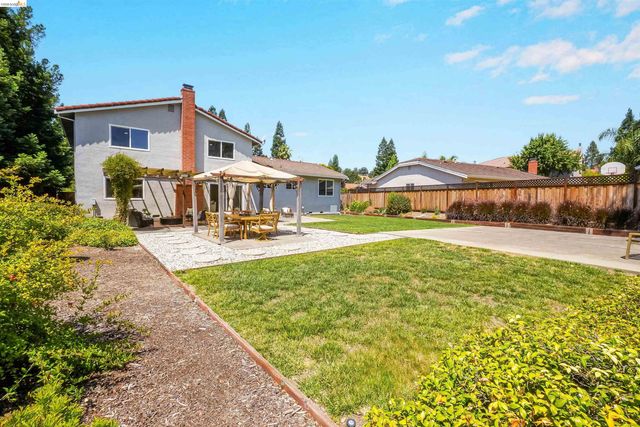 2704 Mohawk Cir, San Ramon, CA 94583