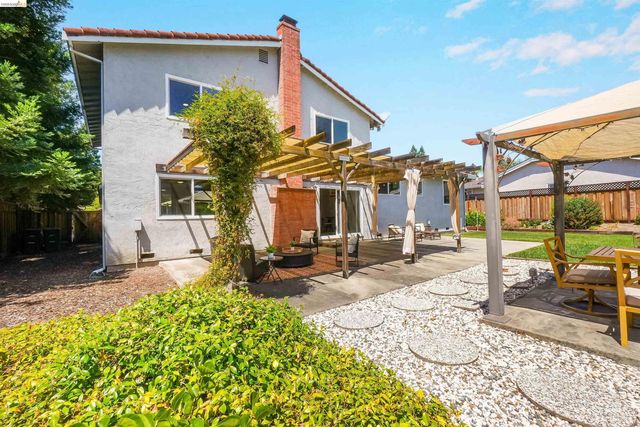 2704 Mohawk Cir, San Ramon, CA 94583