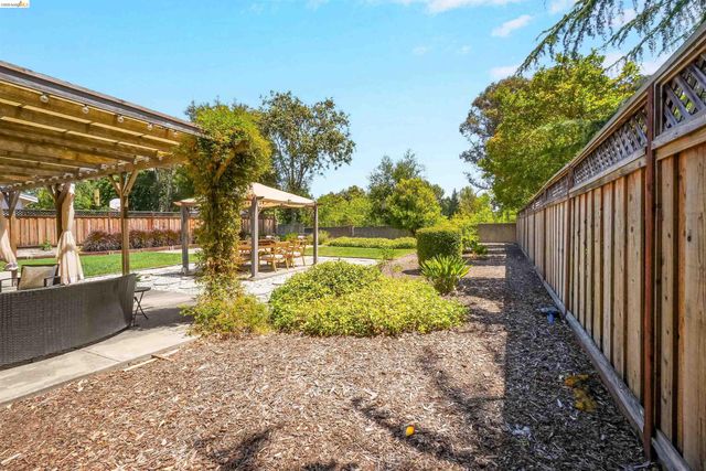 2704 Mohawk Cir, San Ramon, CA 94583