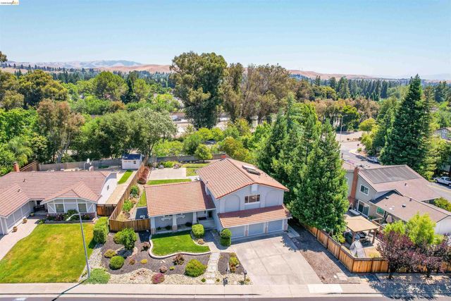 2704 Mohawk Cir, San Ramon, CA 94583