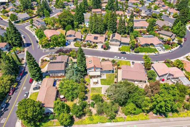 2704 Mohawk Cir, San Ramon, CA 94583