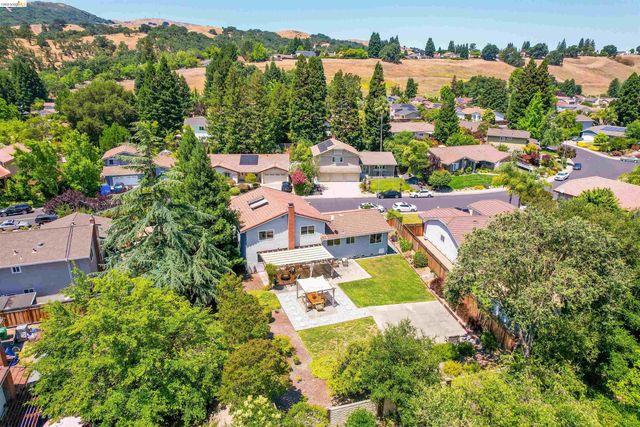 2704 Mohawk Cir, San Ramon, CA 94583