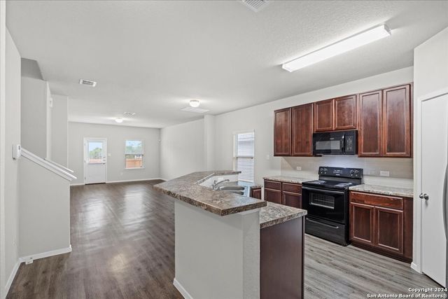 2438 Key Hole View, Converse, TX 78109
