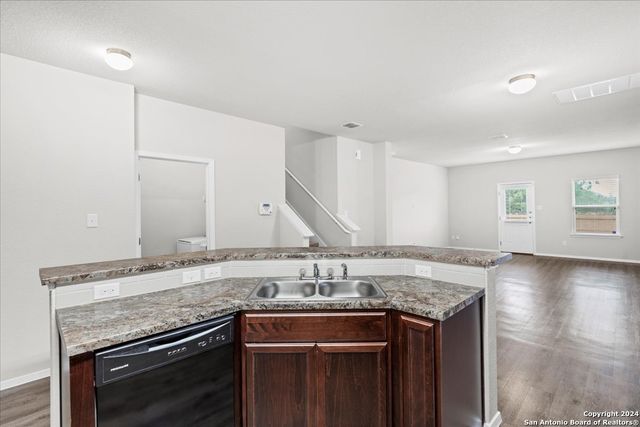 2438 Key Hole View, Converse, TX 78109