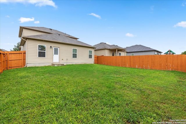 2438 Key Hole View, Converse, TX 78109