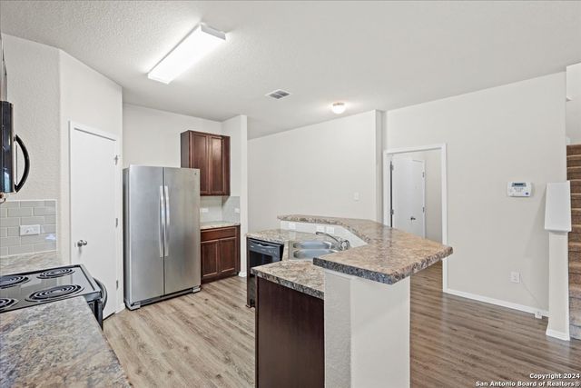 2438 Key Hole View, Converse, TX 78109