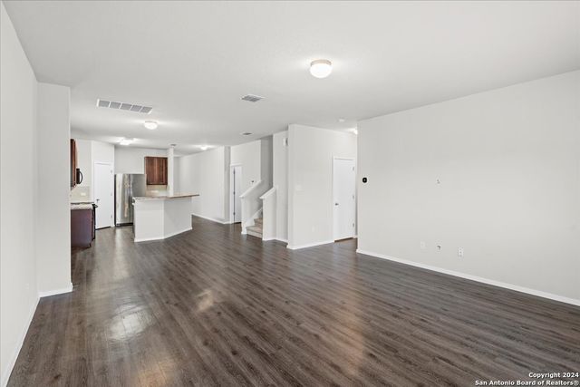 2438 Key Hole View, Converse, TX 78109