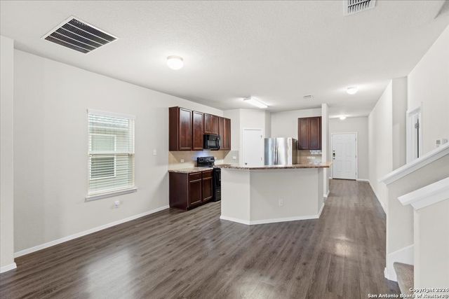 2438 Key Hole View, Converse, TX 78109