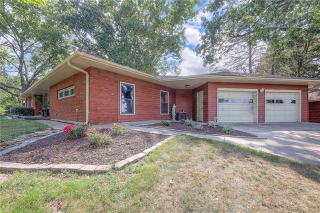 4036 Shrine Park Road, Leavenworth, KS 66048