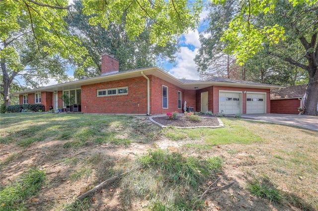 4036 Shrine Park Road, Leavenworth, KS 66048
