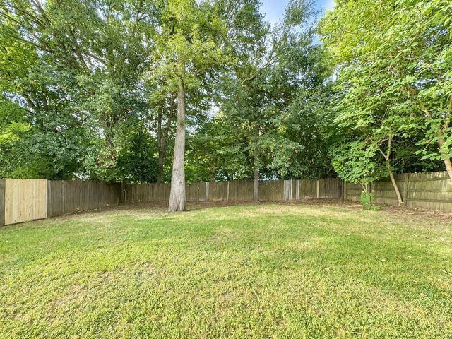 322 Green Leaf Street, Huntsville, TX 77340