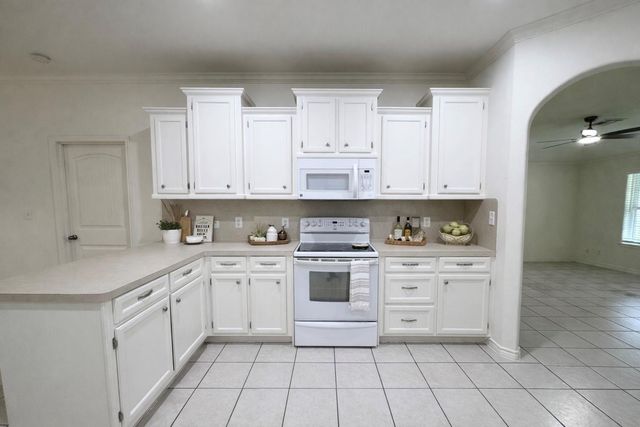 322 Green Leaf Street, Huntsville, TX 77340