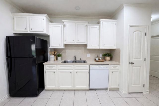 322 Green Leaf Street, Huntsville, TX 77340