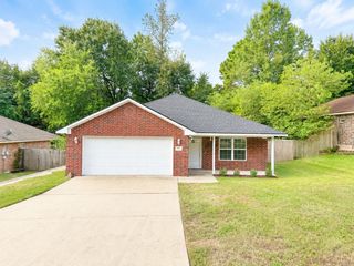322 Green Leaf Street, Huntsville, TX 77340