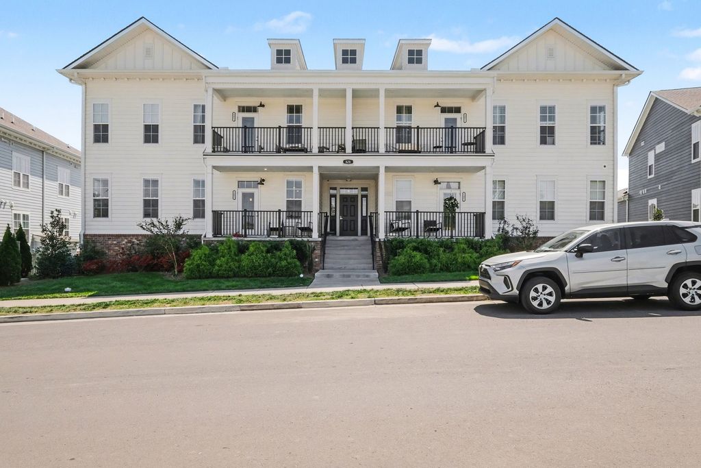 828 Goswell Dr Unit 102, Nolensville, TN 37135