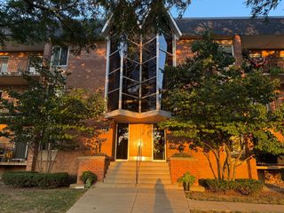 1060 N Mill Street 211, Naperville, IL 60563