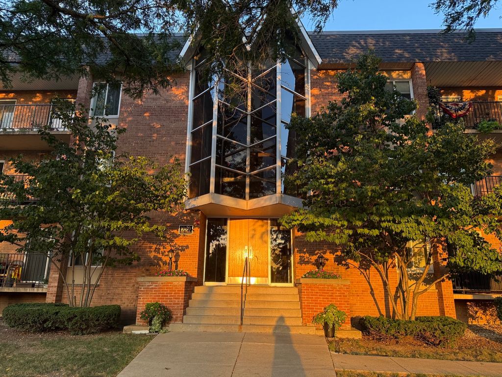 1060 N Mill Street 211, Naperville, IL 60563