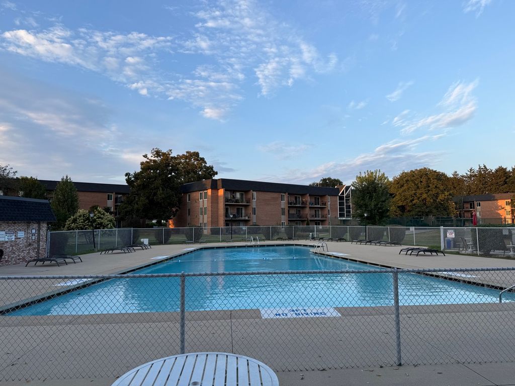 1060 N Mill Street 211, Naperville, IL 60563 — photo 2