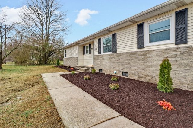 106 Dearman St, Smithville, TN 37166