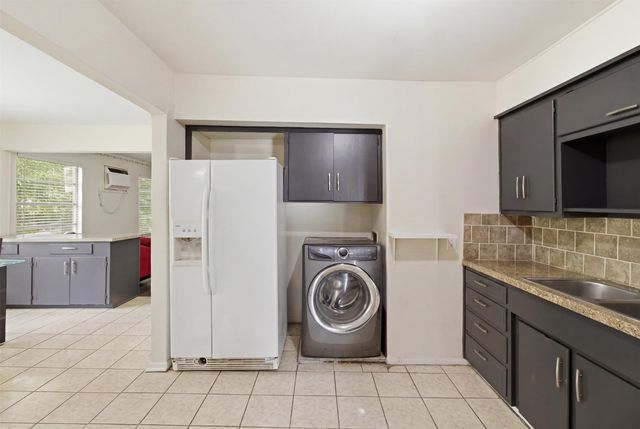 6632 Emhouse Street, Dallas, TX 75232
