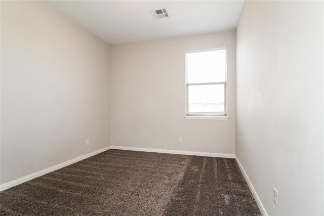 320 E Georgia, Mustang, OK 73064