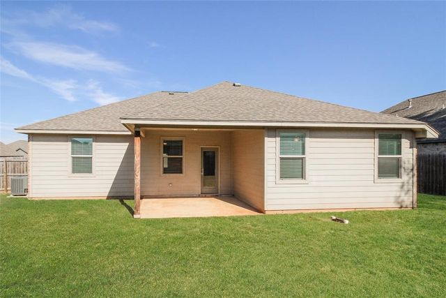 320 E Georgia, Mustang, OK 73064