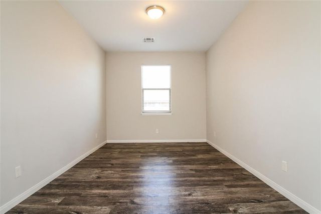 320 E Georgia, Mustang, OK 73064