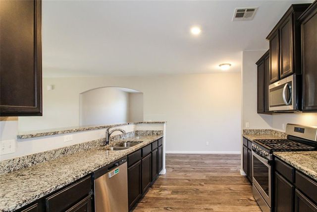 320 E Georgia, Mustang, OK 73064