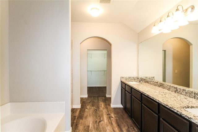 320 E Georgia, Mustang, OK 73064